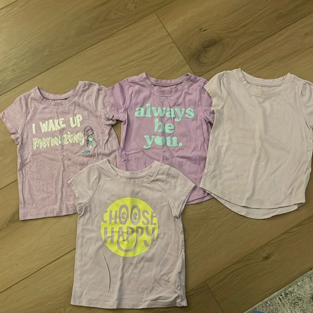 Little girls 3T short sleeve tops! 💜